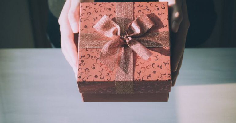 What Is the Etiquette for Corporate Gift Giving Abroad?